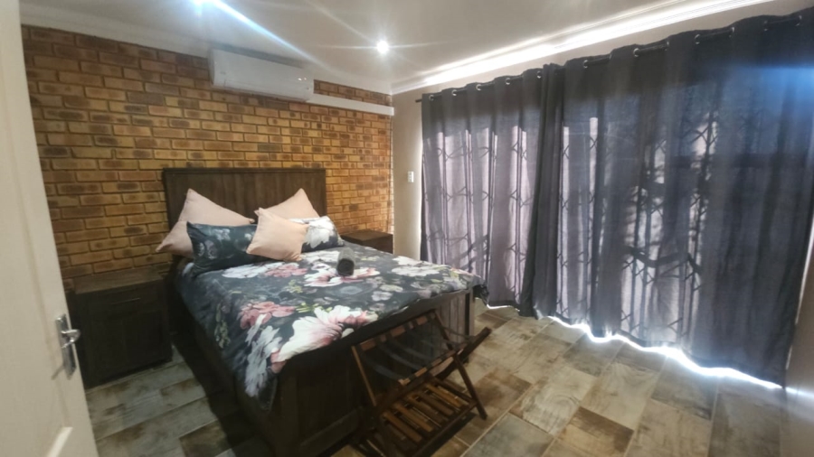 4 Bedroom Property for Sale in Zilkaatsnek North West